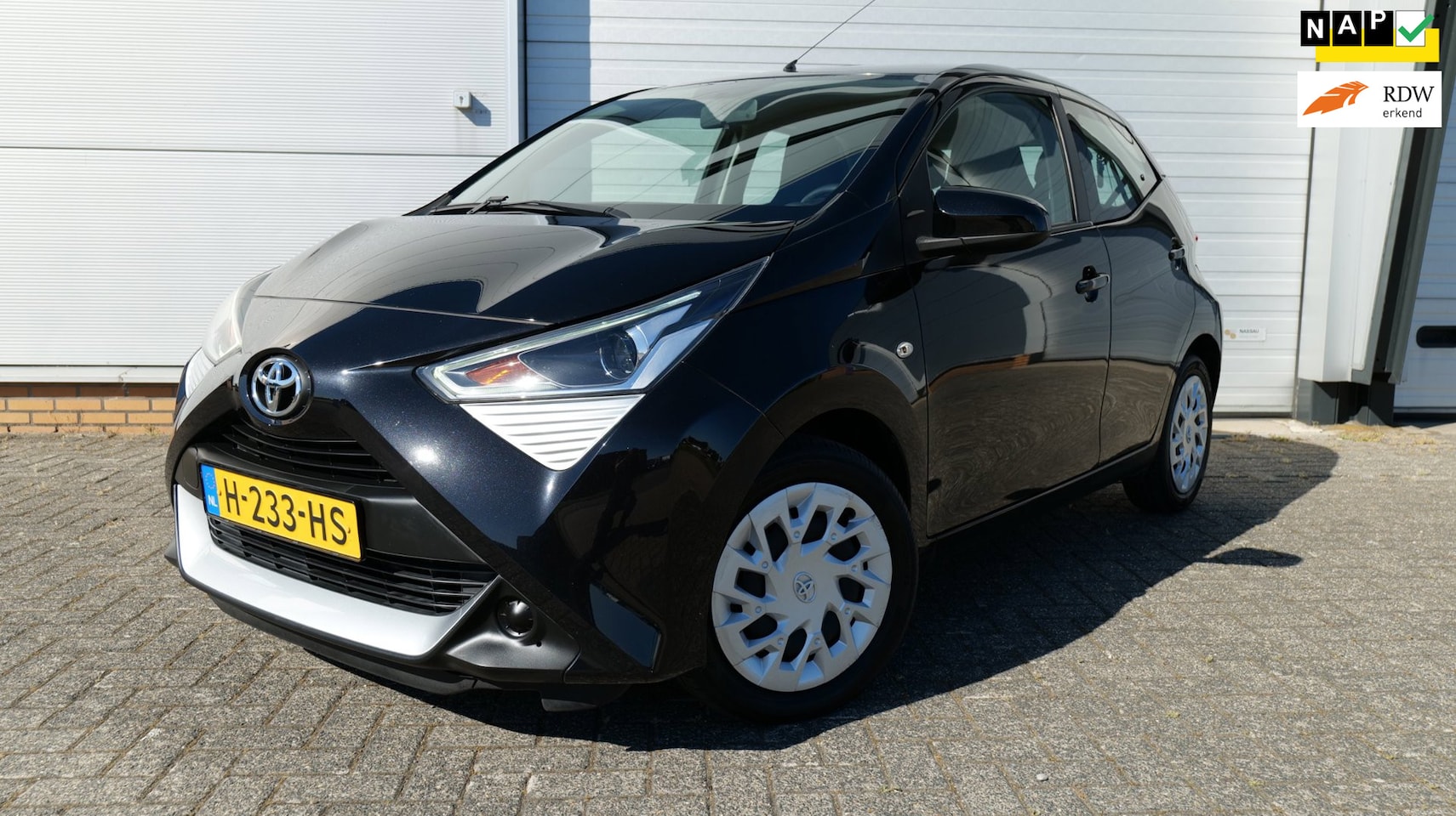 Toyota Aygo - 1.0 VVT-i x-play NL-Auto Carplay Achteruitrij camera Airco Isofix - AutoWereld.nl