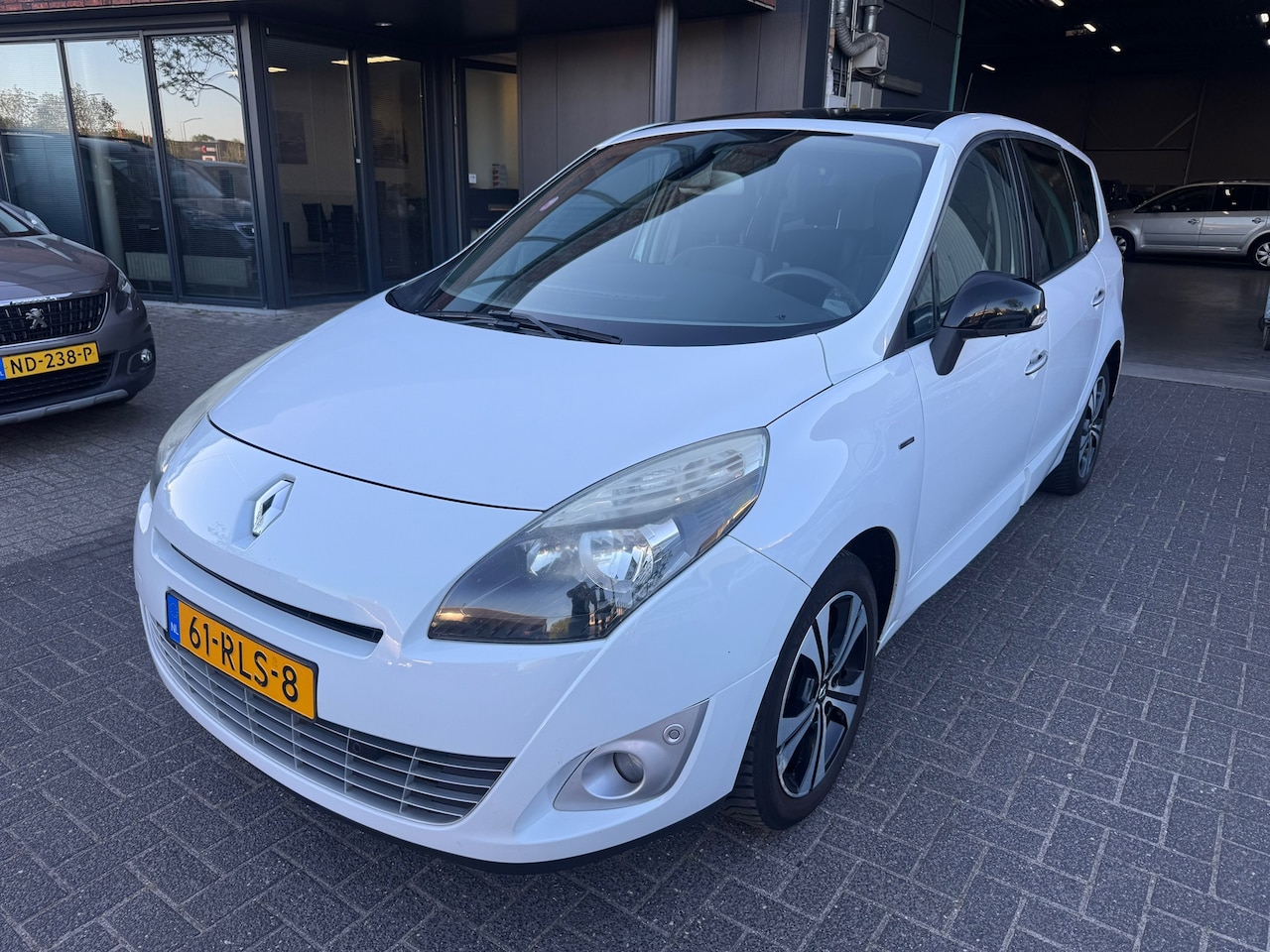 Renault Grand Scénic - 2.0 Bose AUTOMAAT PANO CAMERA TREKHAAK CRUISE CLIMA PDC ORIG NL NAP - AutoWereld.nl