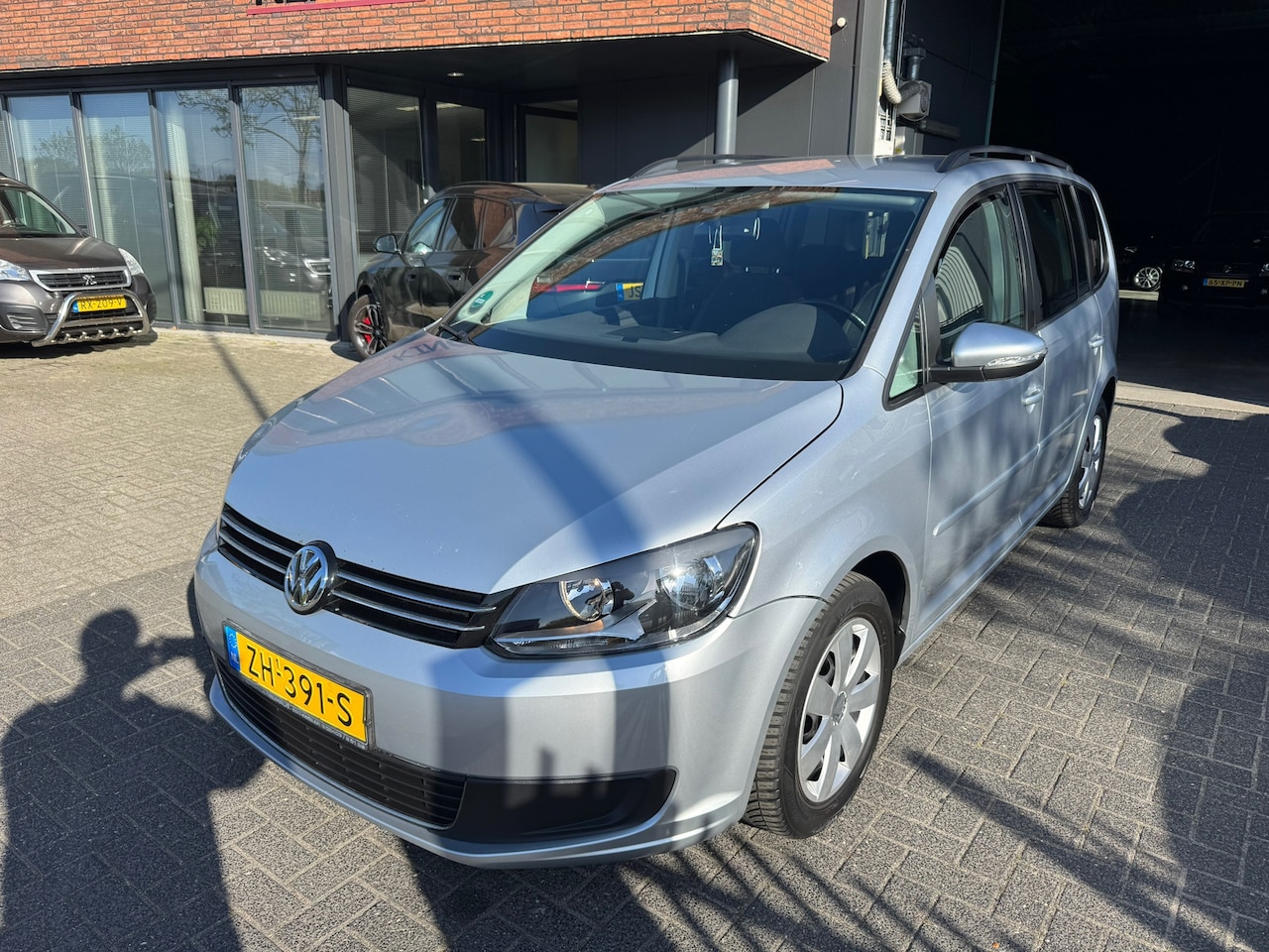 Volkswagen Touran - 1.4 TSI Comfortline 7PERS AIRCO CRUISE PARKEERSENS NETTE WAGEN - AutoWereld.nl