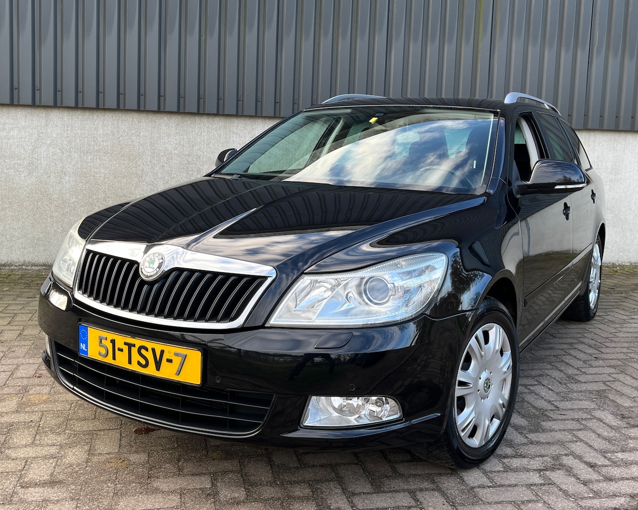 Skoda Octavia Combi - 1.4 TSI Greentech Elegance Apk 04-2027 | leer | Trekhaak | xenon | stoelverwarming | navi | bluetooth - AutoWereld.nl