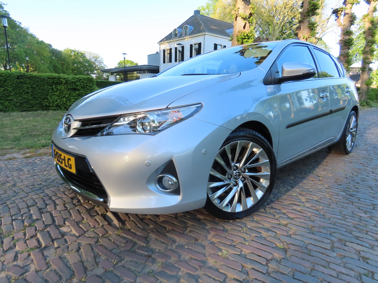 Toyota Auris - 1.6 Aspiration Ecc Cruisecontrol Navigatie Achteruitrijcamera Stoelverwarming Parkassist P - AutoWereld.nl