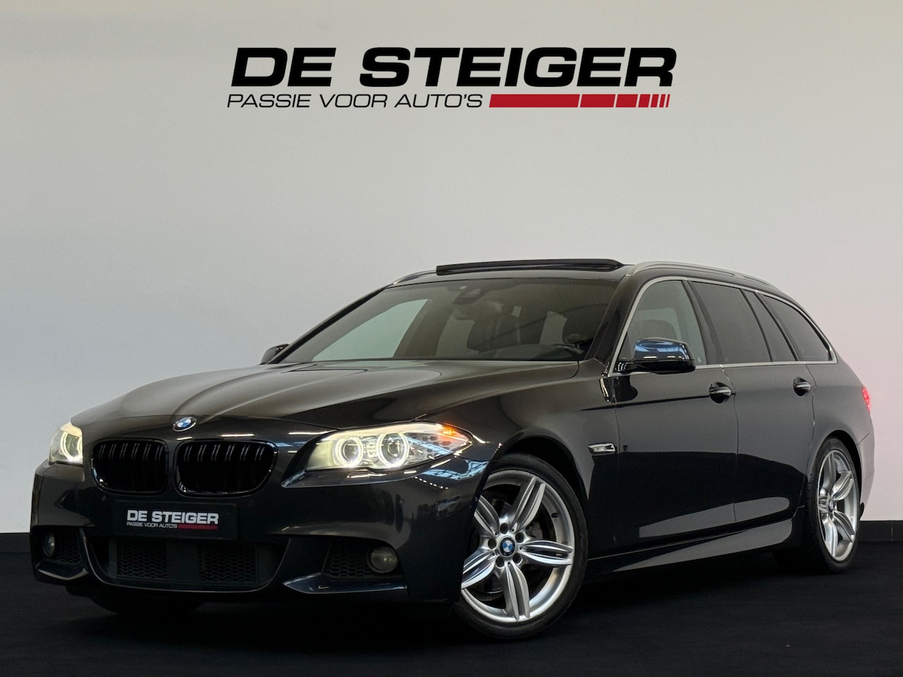 BMW 5-serie Touring - 520i M Sport ACC Pano Headup Memory Leder Camera - AutoWereld.nl
