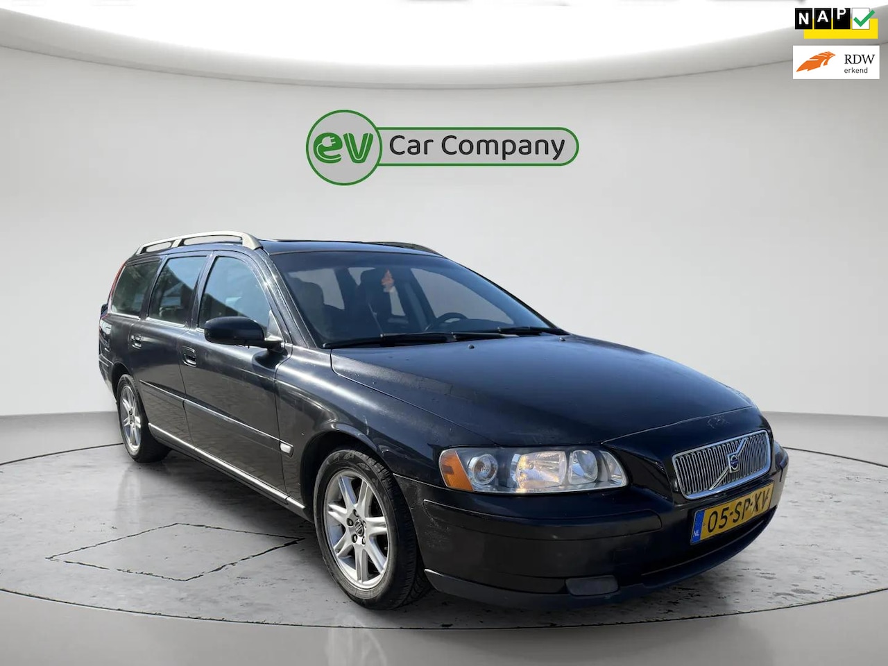 Volvo V70 - 2.4 D5 Edition | schuif-/kanteldak | Camera | Trekhaak | Airco | Rijdt en schakelt goed - AutoWereld.nl