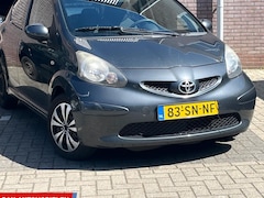Toyota Aygo - 1.0-12V Automaat met een nieuwe APK