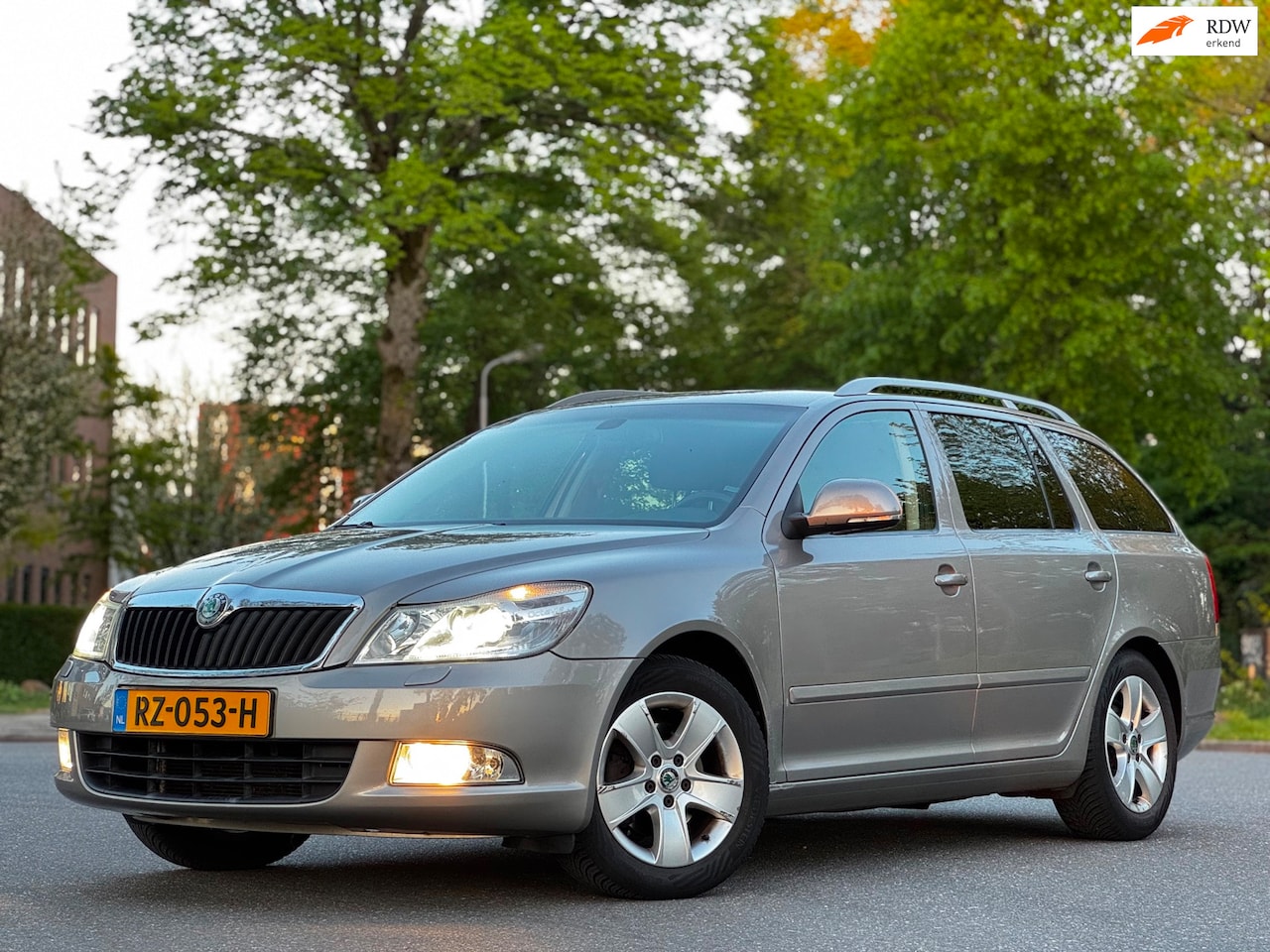 Skoda Octavia Combi - 1.8 TSI Elegance Business Line|AUT DSG|NAVI|PSENSOR|STOELVERW|XENON|BOEKJES|2XSLEUTELS - AutoWereld.nl