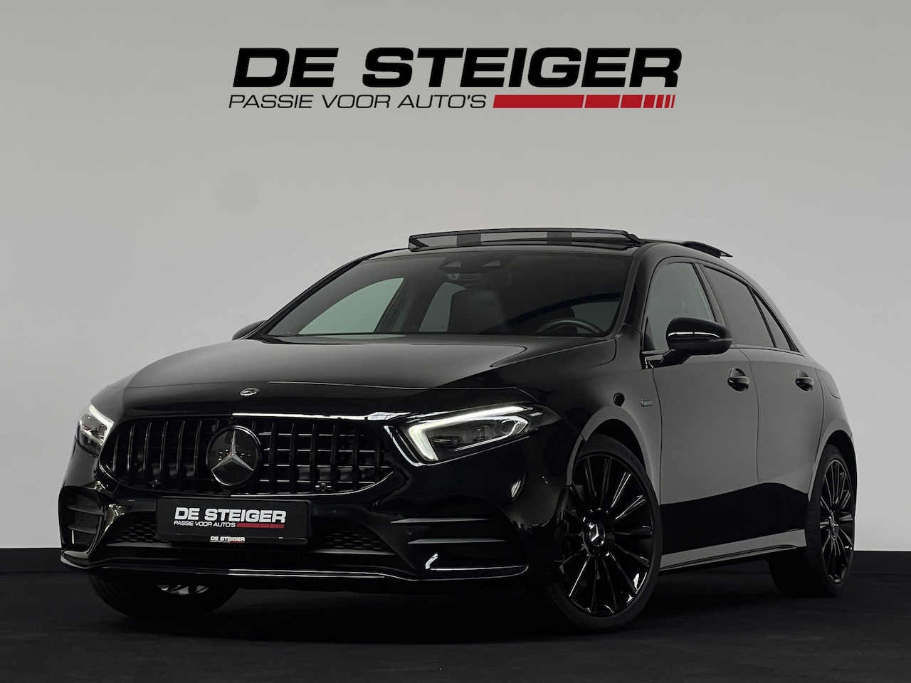 Mercedes-Benz A-klasse - 250 e AMG A45 Blackpack Multibeam Pano Sfeer NIEUWSTAAT - AutoWereld.nl