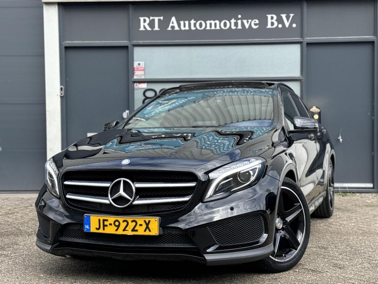 Mercedes-Benz GLA-Klasse - 180 AMG Pano Xenon Navi Automaat - AutoWereld.nl