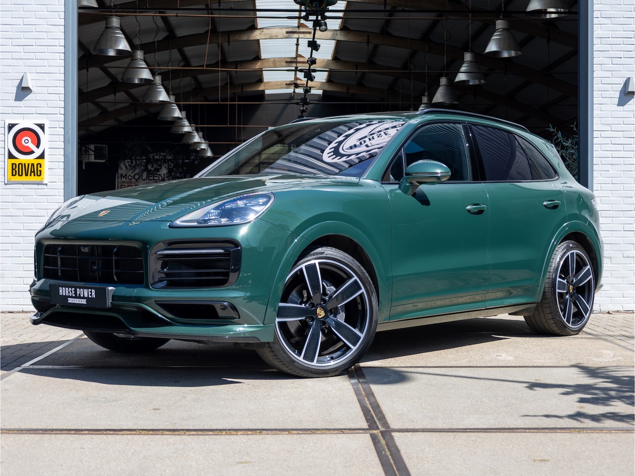 Porsche Cayenne - 3.0 E-Hybrid Platinum Edition *1STE EIG | NAP | VOL! | Techart | Pano | Sportuitl. | Stoel - AutoWereld.nl