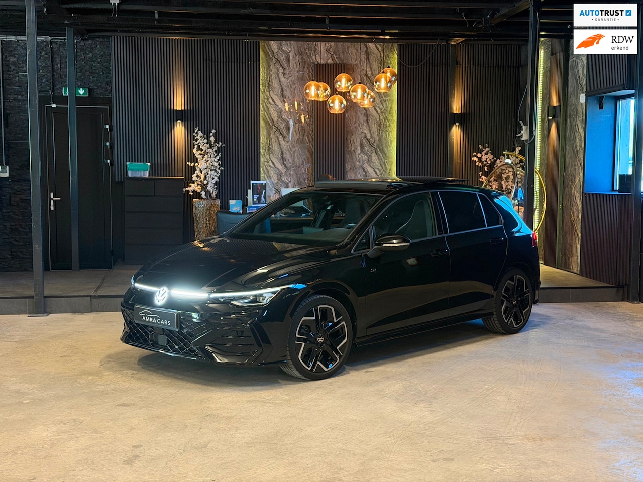 Volkswagen Golf - 1.5 eTSI R-Line Edition|PANO|BOMVOL! - AutoWereld.nl