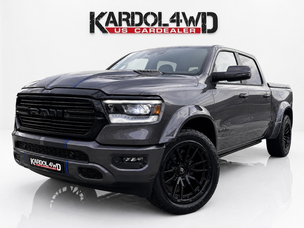 Dodge Ram 1500 - 5.7 V8 4x4 Crew Cab Sport | Incl. Tonneau cover | Special striping| Wide boddy | Fuell vel - AutoWereld.nl