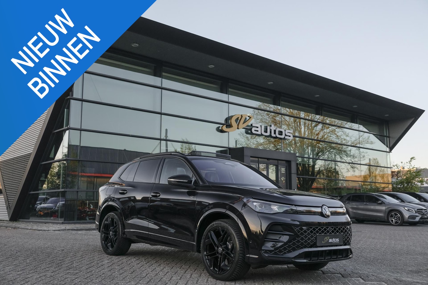 Volkswagen Tiguan - 1.5 eHybrid 204pk R-Line Panoramadak Black Style Trekhaak Stoelkoeling BOMVOL!! NLauto 1e - AutoWereld.nl