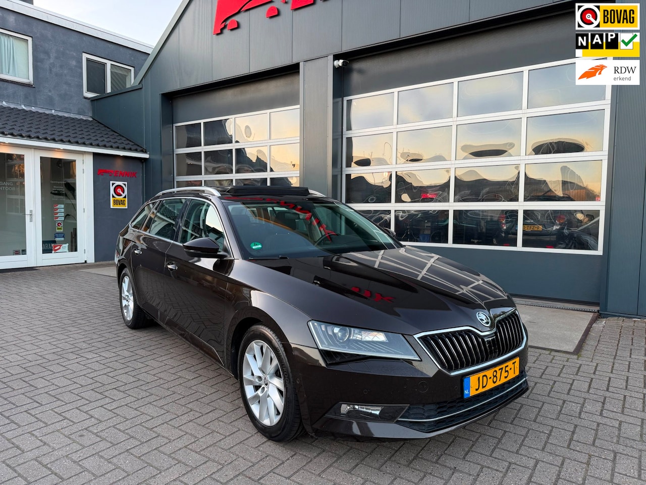 Skoda Superb Combi - 1.4 TSI ACT Style Business / Pano / ACC / LED / Keyless / Canton / Full Option . - AutoWereld.nl