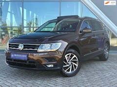 Volkswagen Tiguan - 1.4 TSI ACT Highline 150pk Automaat / Panoramadak / Stoelverwarming
