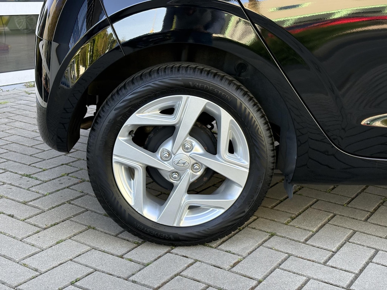 Hyundai i10 - 1.2 Intro Edition | stuur & stoel verwarming | DAB | CARPLAY |