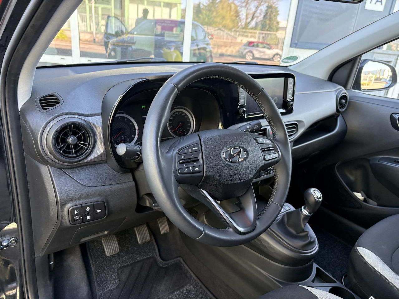 Hyundai i10 - 1.2 Intro Edition | stuur & stoel verwarming | DAB | CARPLAY |