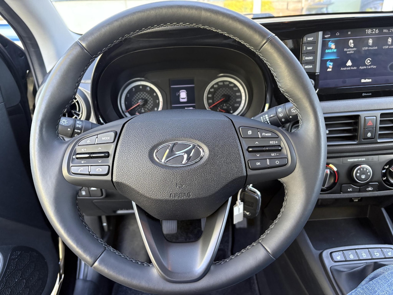 Hyundai i10 - 1.2 Intro Edition | stuur & stoel verwarming | DAB | CARPLAY |