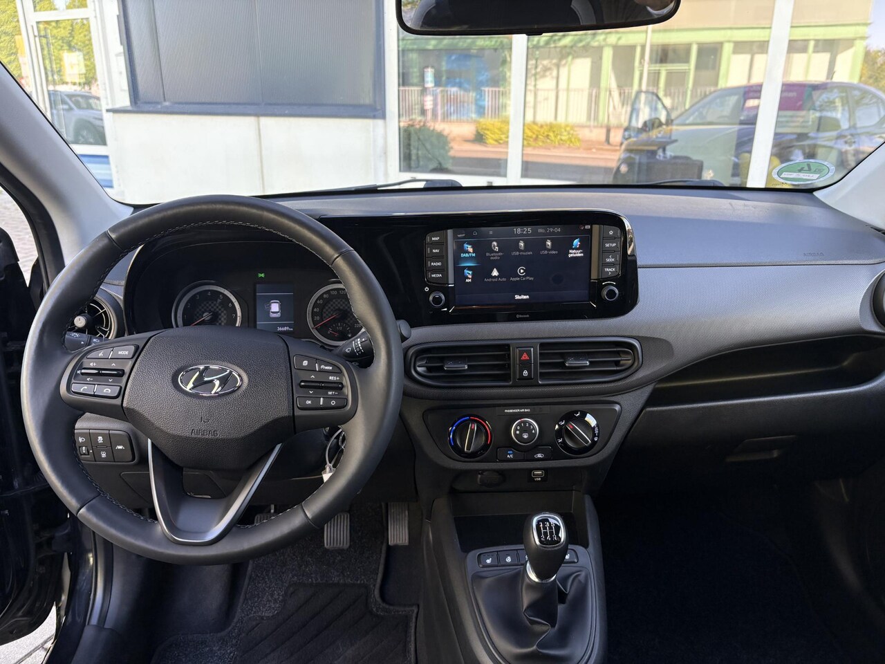 Hyundai i10 - 1.2 Intro Edition | stuur & stoel verwarming | DAB | CARPLAY |