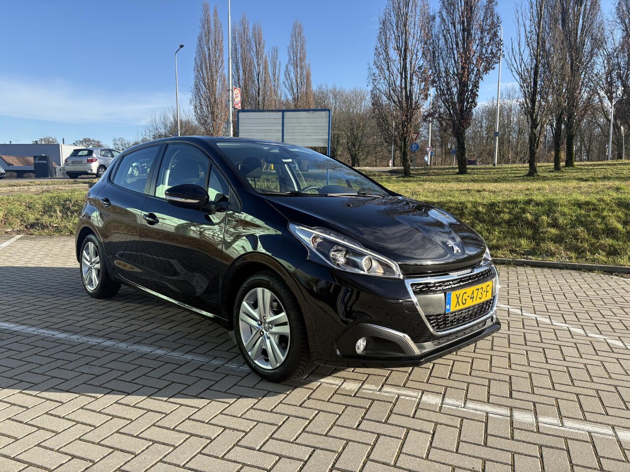 Peugeot 208 - 1.2 PureTech Signature carplay | AIRCO | lage kilometerstand