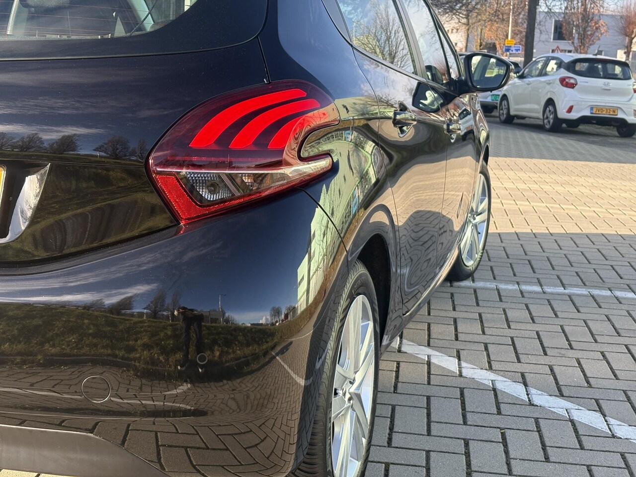 Peugeot 208 - 1.2 PureTech Signature carplay | AIRCO | lage kilometerstand