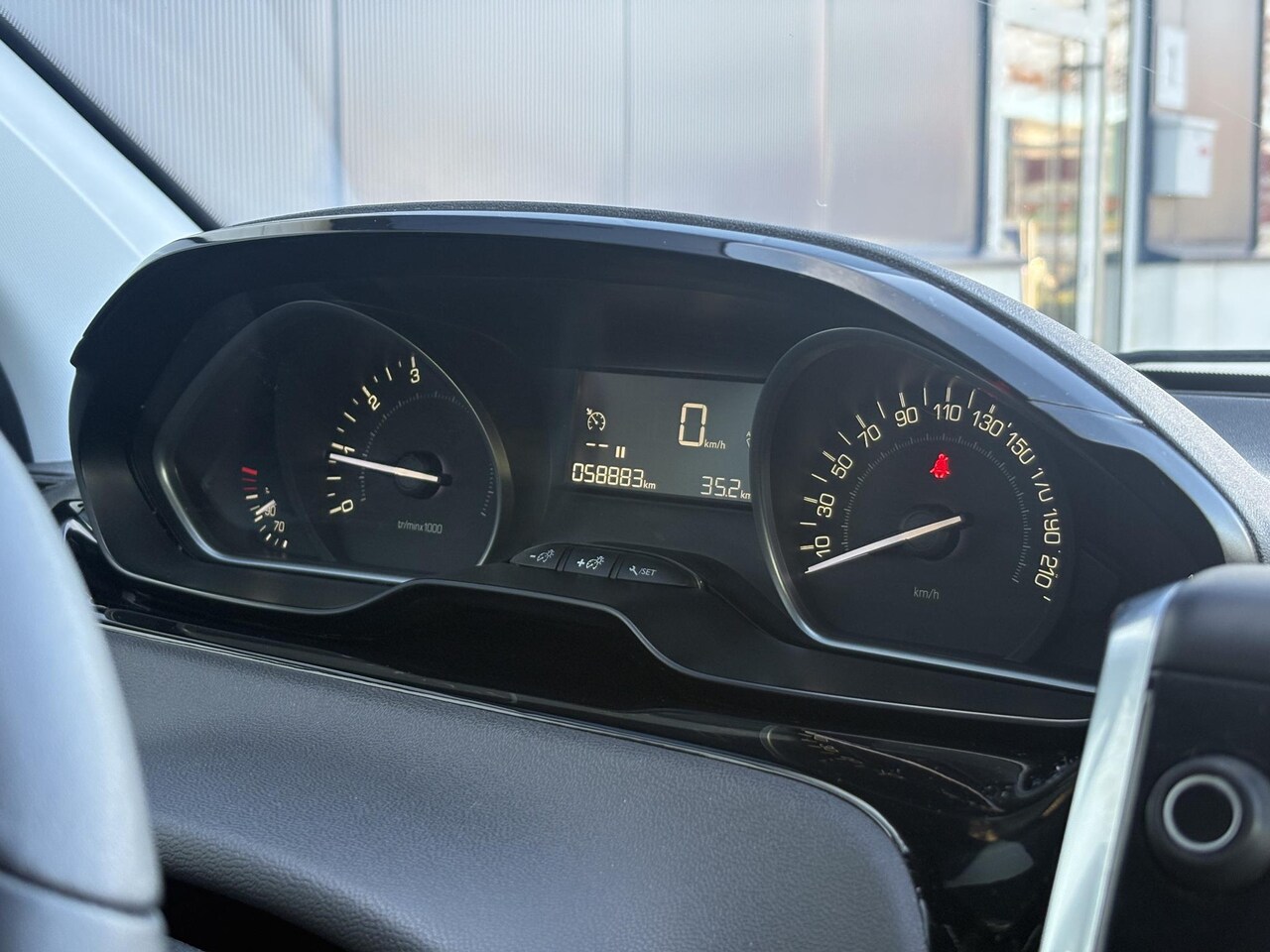Peugeot 208 - 1.2 PureTech Signature carplay | AIRCO | lage kilometerstand