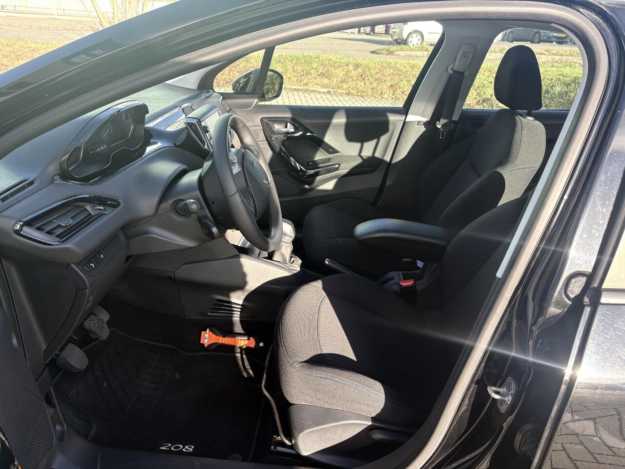 Peugeot 208 - 1.2 PureTech Signature carplay | AIRCO | lage kilometerstand
