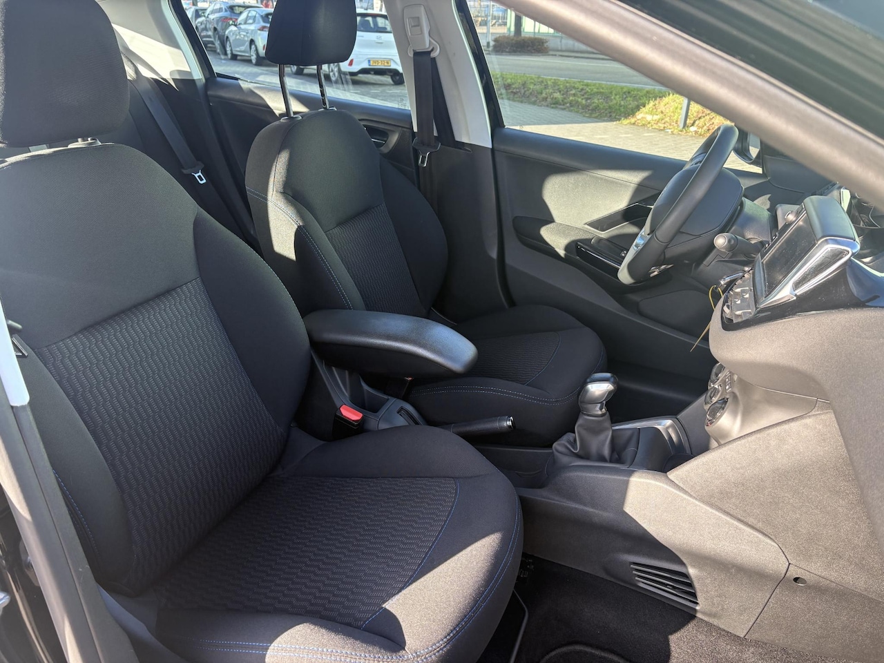 Peugeot 208 - 1.2 PureTech Signature carplay | AIRCO | lage kilometerstand