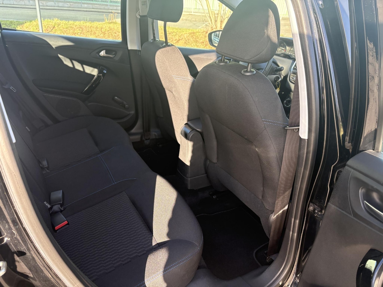 Peugeot 208 - 1.2 PureTech Signature carplay | AIRCO | lage kilometerstand