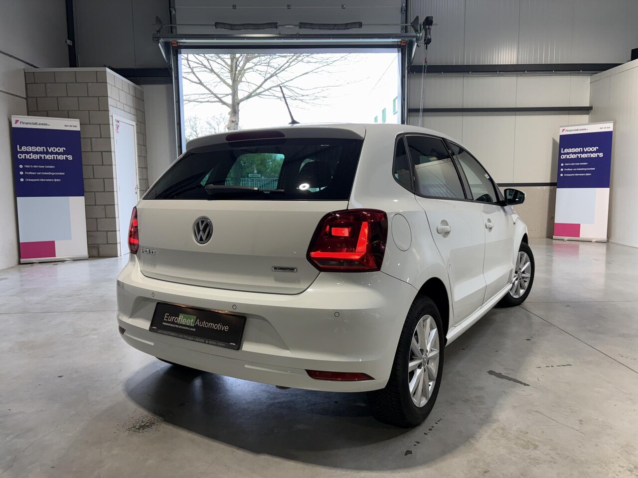 Volkswagen Polo - 1.0 MPI Lounge | Stoelverw. | climate control | Lage kilometerstand | nieuwstaat
