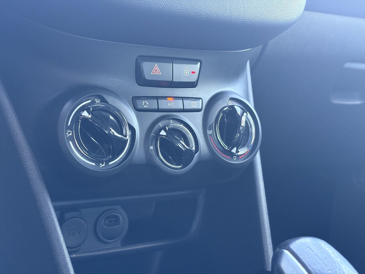 Peugeot 208 - 1.2 PureTech Signature carplay | AIRCO | lage kilometerstand