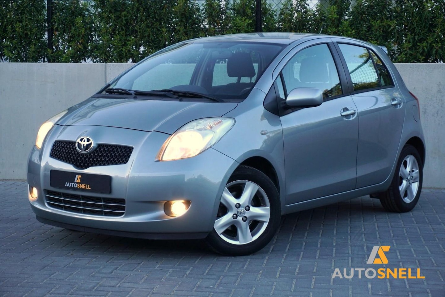 Toyota Yaris - 1.3 VVTi Luna MMT Automaat met lage km stand! - AutoWereld.nl