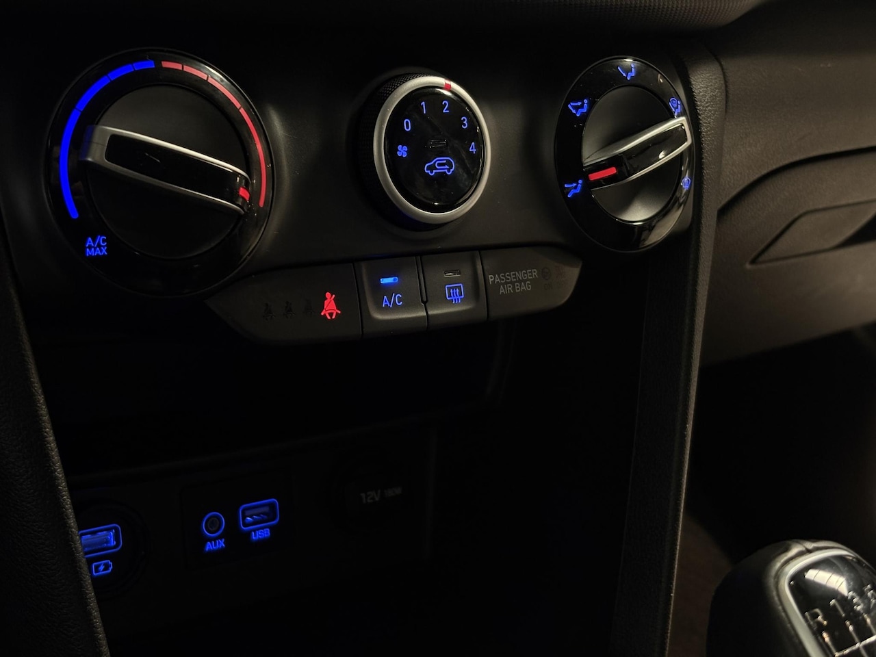 Hyundai Kona - 1.0 T-GDI Comfort | STUURVERWARMING | CARPLAY | TREKHAAK |