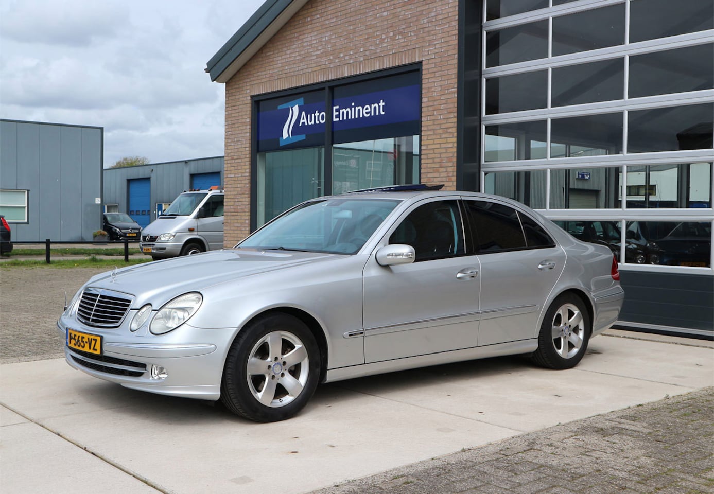 Mercedes-Benz E-klasse - 320 Avantgarde slechts 63dkm in Nieuwstaat - AutoWereld.nl