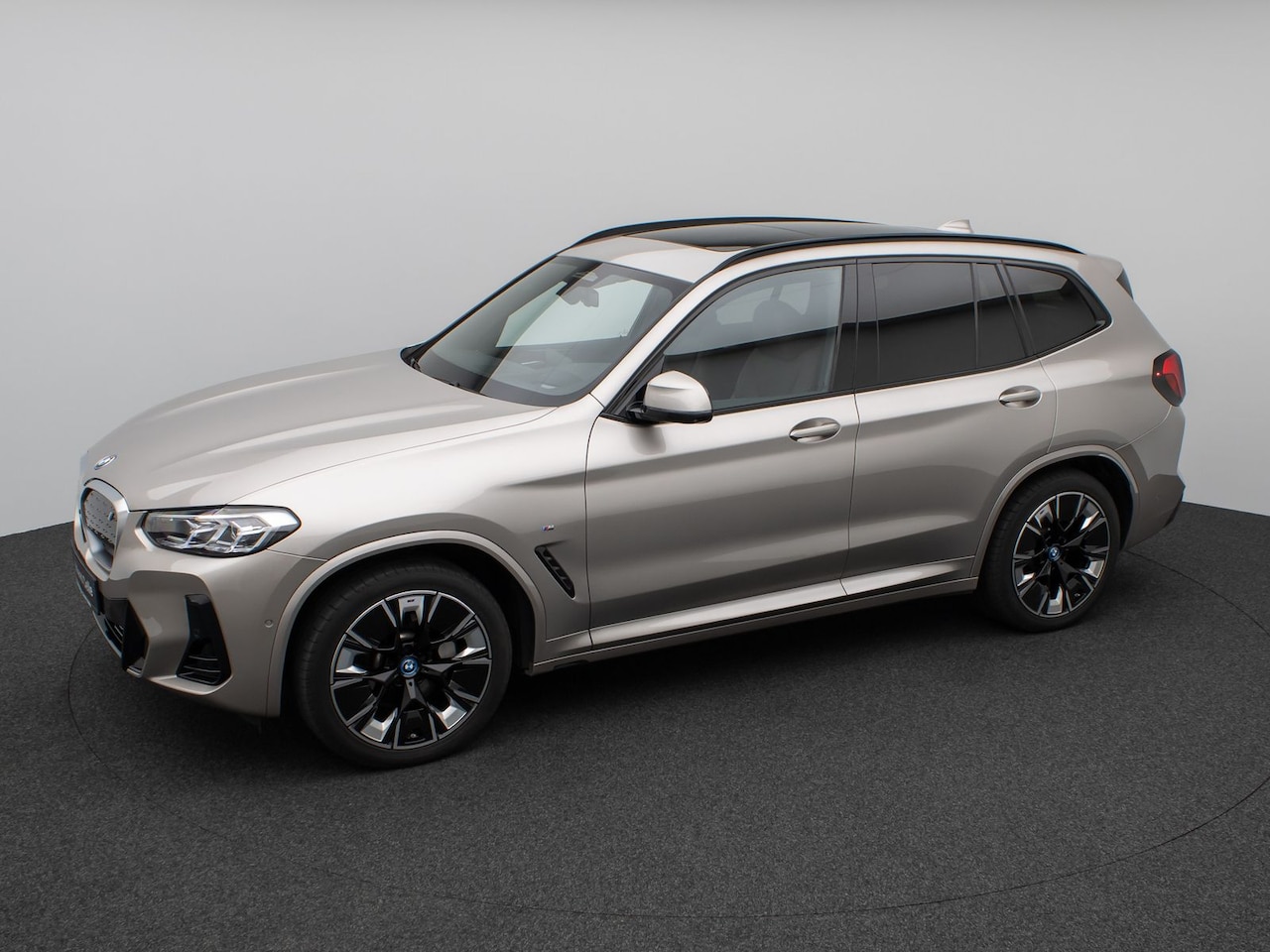 BMW iX3 - M-SPORT 80 kWh (210kW/286pk) ** LED, LEDER, PANO, HuD, STUURVERW, H&K SOUND,  20-inch LMV - AutoWereld.nl
