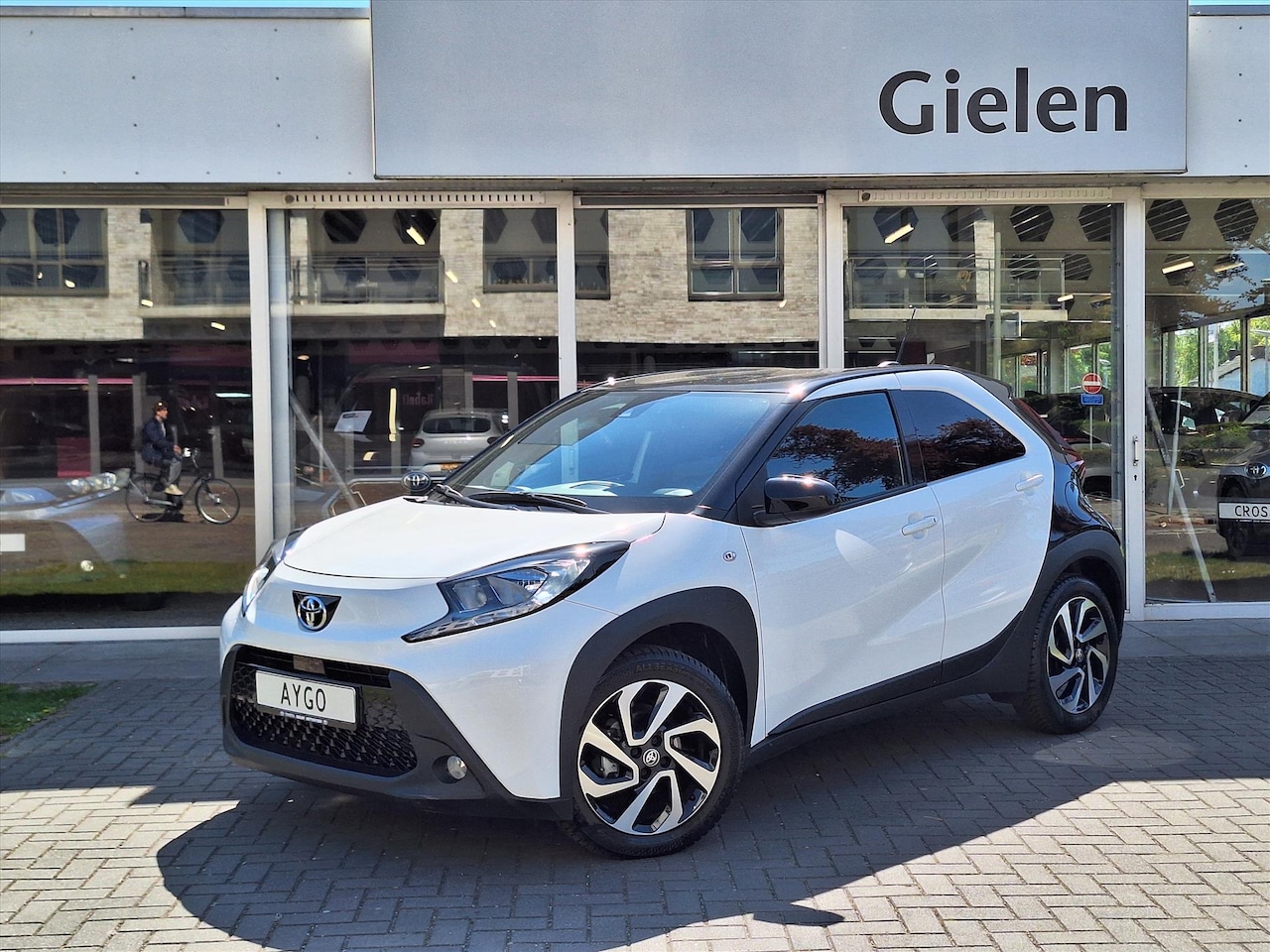 Toyota Aygo X - 1.0 VVT-i S-CVT Automaat Pulse Bi-Tone | Stoelverwarming, Airconditioning, 17 inch, CarPla - AutoWereld.nl