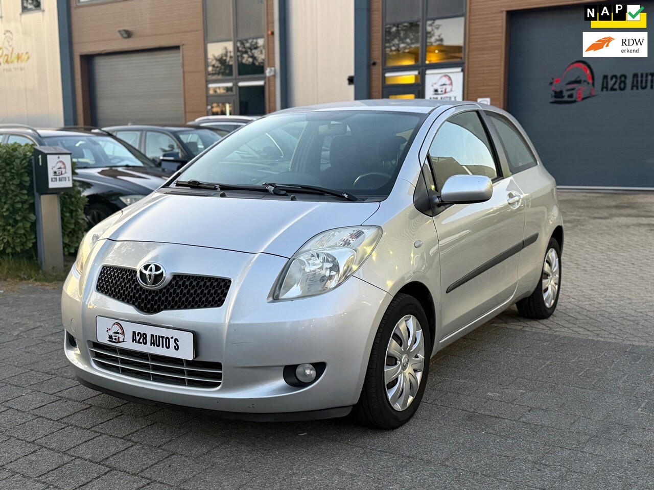 Toyota Yaris - 1.3 VVTi Sol MMT | Automaat | Airco | NAP| CarPlay | Nieuwe APK - AutoWereld.nl