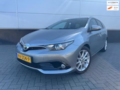 Toyota Auris Touring Sports - 1.2T Automaat Dynamic Clima - camera - trekhaak - sensoren - cruise control - dealer onder