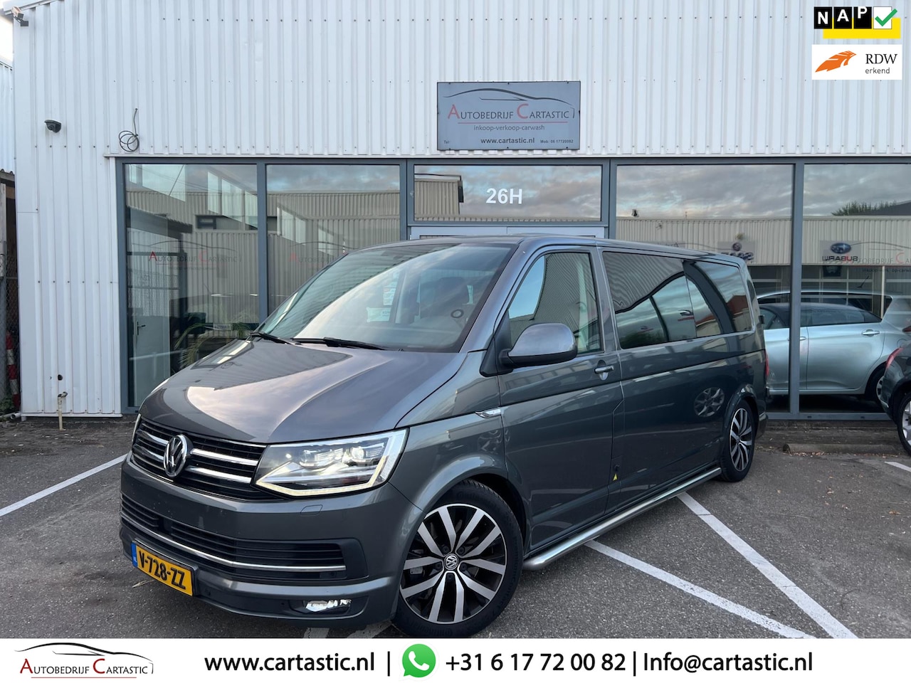 Volkswagen Transporter - 2.0 TDI L2H1 DC Highline DSG | ACC | SCHUIFDAK | NAVI \ LEER | STOELVERWARMING | CAMERA | - AutoWereld.nl