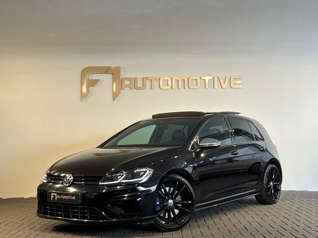 Volkswagen Golf - 2.0 TSI 4Motion R Pano|Dyna|Sfeer|Leer|Keyless - AutoWereld.nl