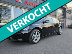 Volvo V40 - 2.0 T2 Momentum Trekhaak Airco/Clima Cruise Control Navigatie Nette Auto