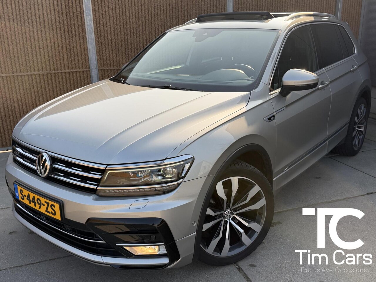 Volkswagen Tiguan - 1.4 TSI R-line Automaat | Panoramdak | Leren bekleding | Stoelverwarming | 360 graden came - AutoWereld.nl