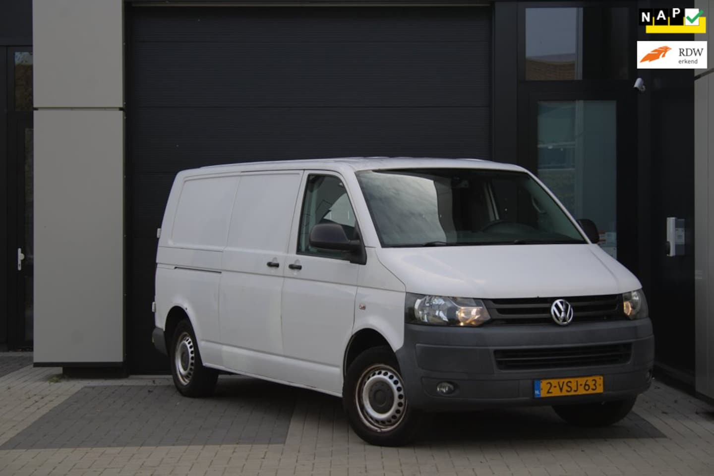 Volkswagen Transporter - 2.0 TDI L2H1 2.0 TDI L2H1 - AutoWereld.nl