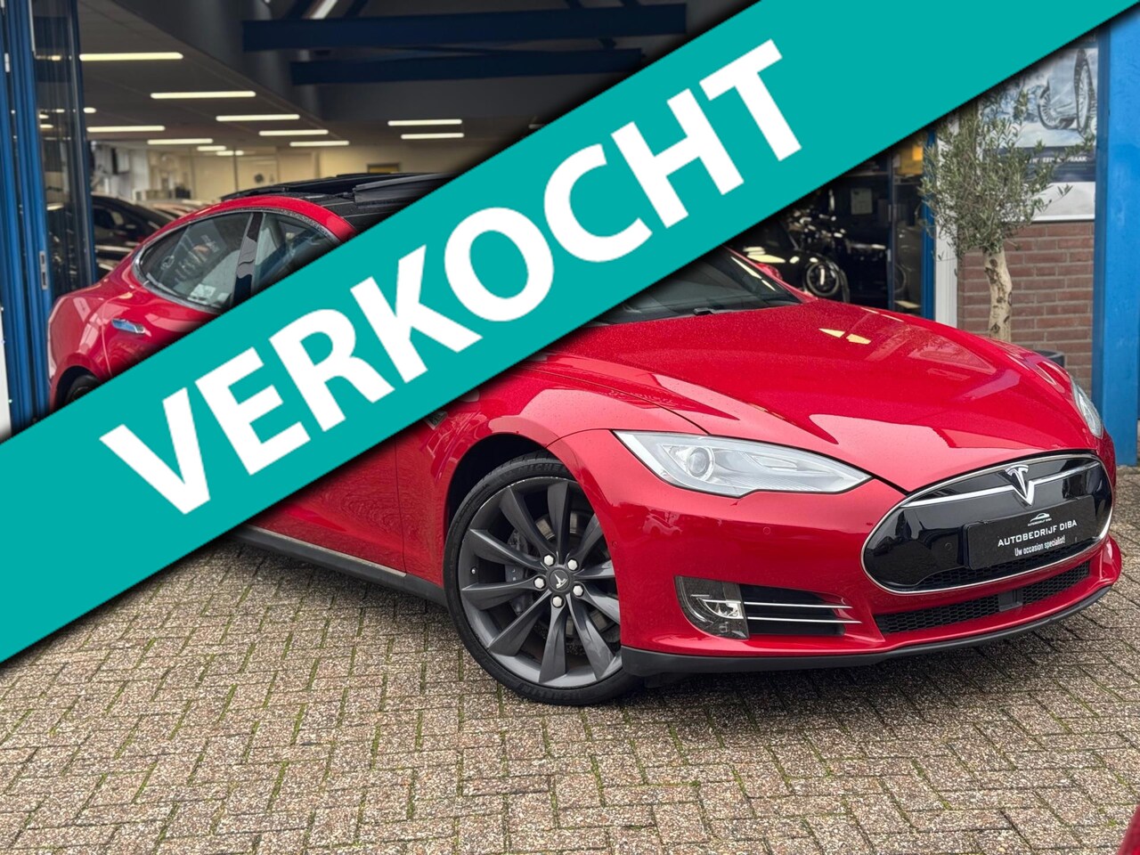 Tesla Model S - 85 Base 2014 Rood PANO NAVI Free Supercharge! - AutoWereld.nl