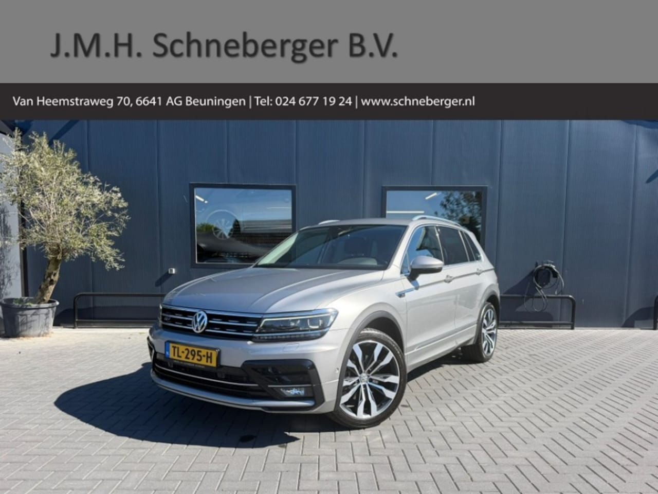 Volkswagen Tiguan - 2.0 TSI 4motion R-Line 220pk AUT / Elek. achterklep / Camera / Park assist / Carplay - AutoWereld.nl