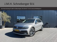 Volkswagen Tiguan - 2.0 TSI 4motion R-Line 220pk AUT / Elek. achterklep / Camera / Park assist / Carplay