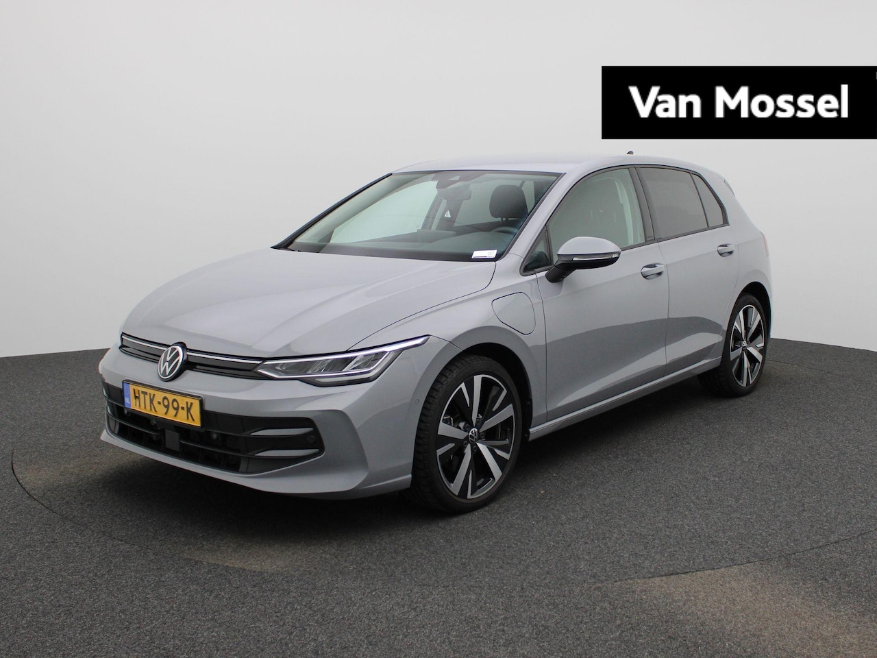 Volkswagen Golf - 1.5 eHybrid Life Edition Navigatie | Camera | parkeersensoren | Cruise control | Airco | 1 - AutoWereld.nl
