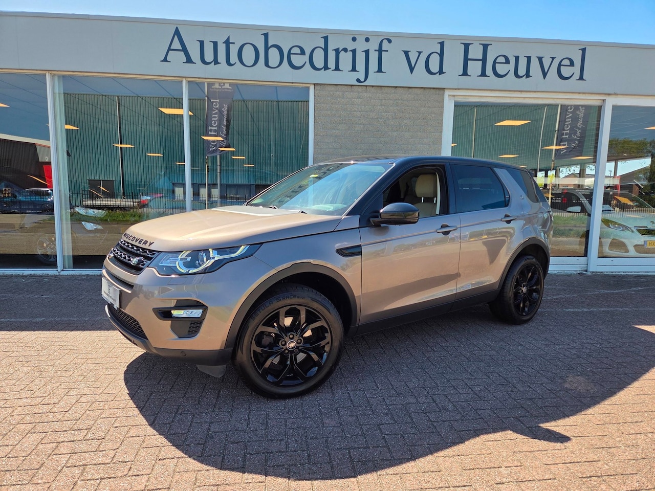 Land Rover Discovery Sport - 2.0 Si4 4WD HSE *onderhoud historie* Trekhaak * Camera * Rijklaar - AutoWereld.nl