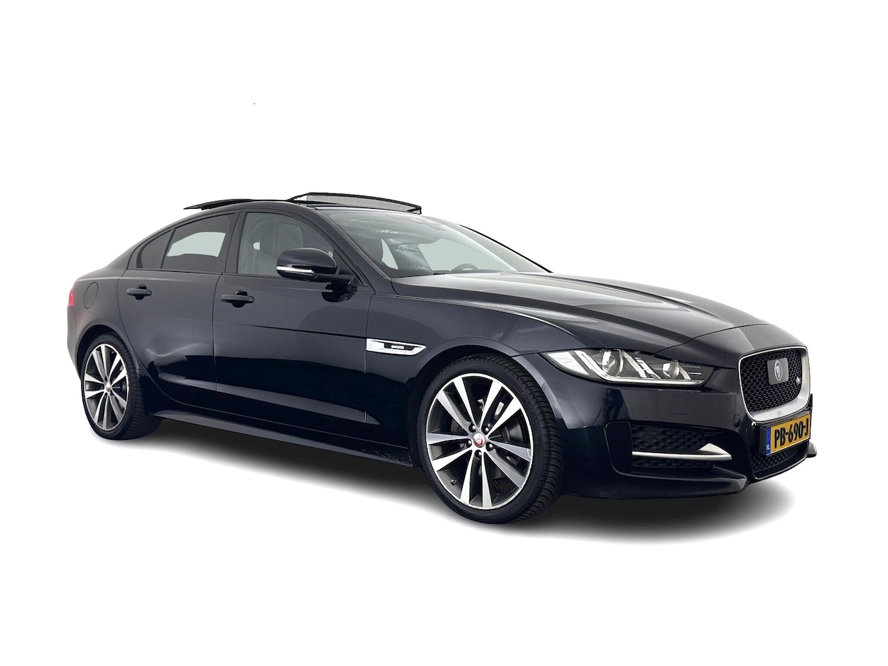 Jaguar XE - 2.0 D Portfolio R-Sport Aut. *PANO | ADAPTIVE-CRUISE | LEATHER-FABRIC | XENON | MERIDIAN-S - AutoWereld.nl