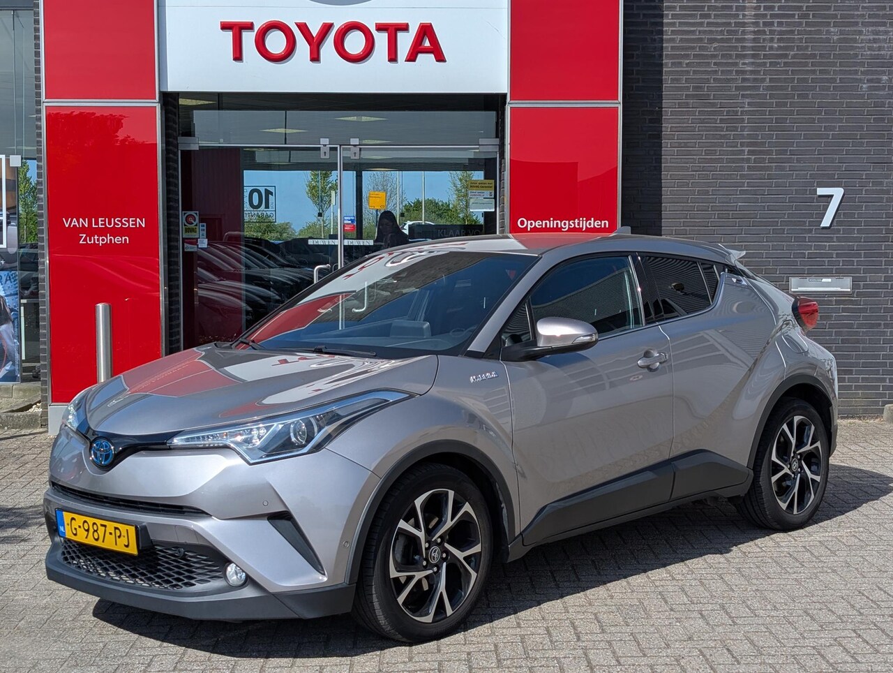 Toyota C-HR - 1.8 Hybrid Business Intro TREKHAAK AFN. PARKEERSENSOREN V+A KEYLESS STOELVERWARMING - AutoWereld.nl