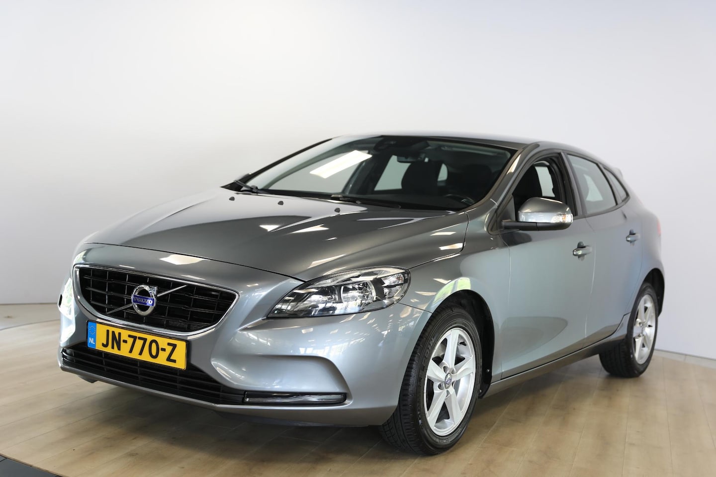 Volvo V40 - 2.0 T3 Summum | Cruise | PDC | Stoelverwarming - AutoWereld.nl