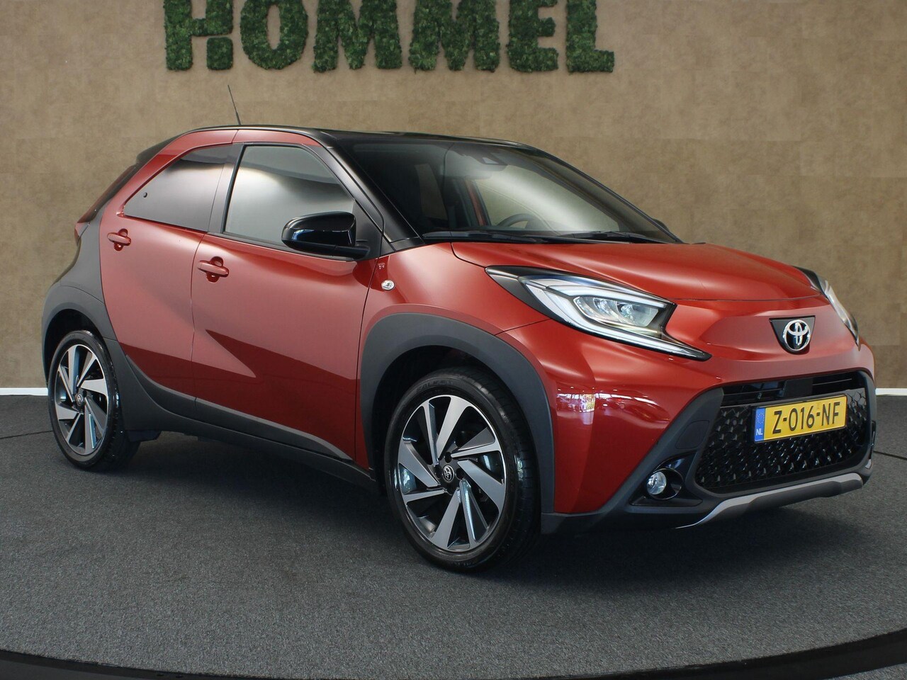 Toyota Aygo X - 1.0 VVT-i MT Envy - ORIGINEEL NEDERLANDSE AUTO - PARKEERSENSOREN VOOR EN ACHTER - DRAADLOZ - AutoWereld.nl